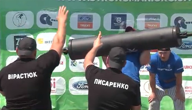 На Хортице состоялся первый чемпионат Украины по стронгмену среди полицейских На Хортице состоялся первый чемпионат Украины по стронгмену среди полицейских