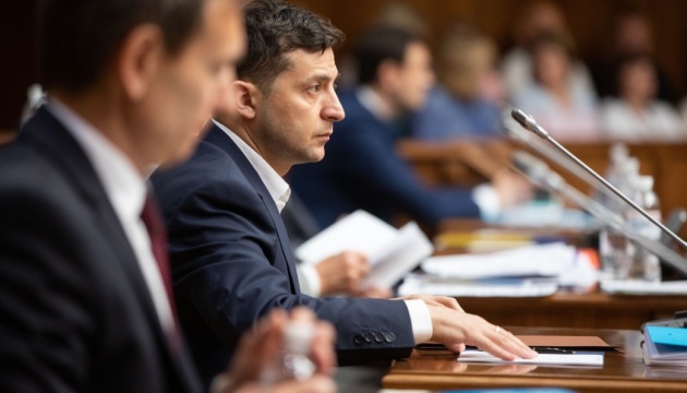 Zelensky pide a la Corte Constitucional adoptar una decisión de la que no se avergonzará ante los ucranianos