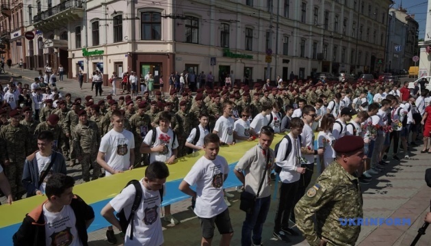 У Чернівцях зустріли десантників, які повернулися із зони ООС