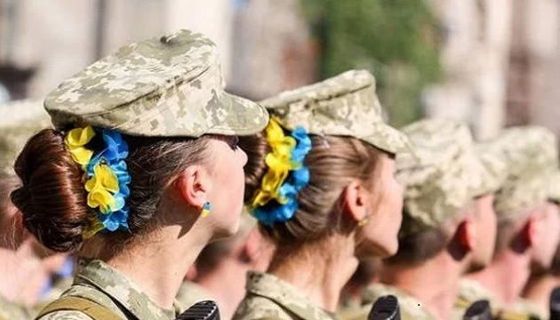 У Міноборони пояснили, жінки яких професій повинні стати на військовий облік