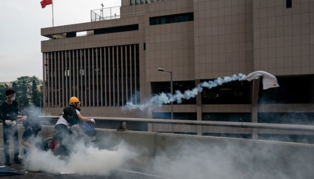 У центрі Гонконгу закрили всі урядові офіси через протести