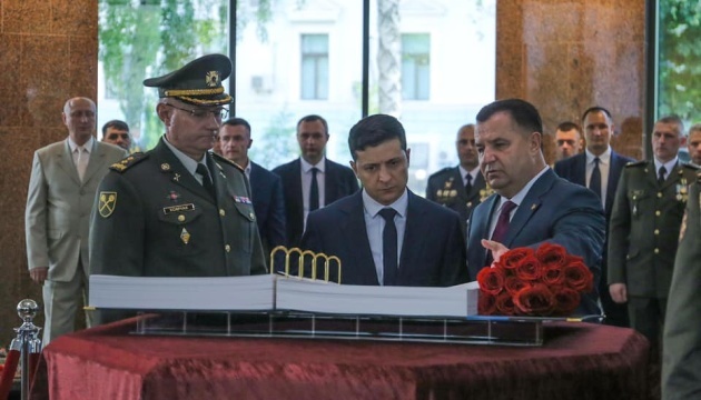 Le Président a pris part à la cérémonie en mémoire des personnes tuées dans le crash de l'Il-76