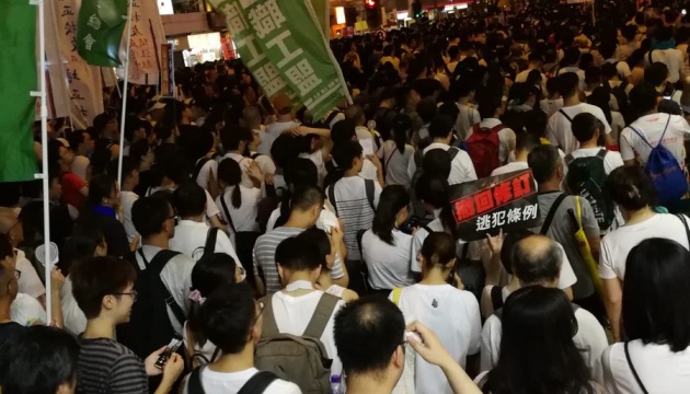 У Гонконгу тривають протести - вимагають відставки губернатора