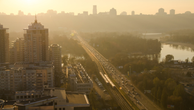 У деяких районах Києва вміст діоксиду азоту у повітрі  у 6 разів перевищує норму