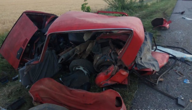 На Одещині Lexus влетів у припаркований ВАЗ, троє загиблих