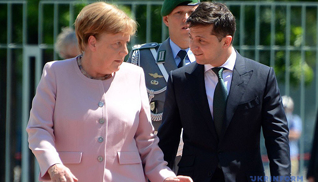 Zelensky, Merkel discuss Donbas, gas transit