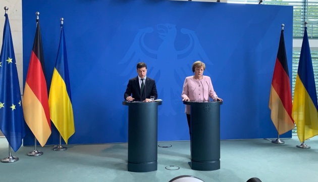 Для мене питання транзиту через Україну є життєво важливим - Меркель
