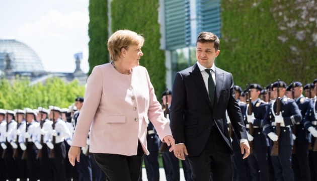 Zelensky en Alemania: ‘Diplomacia de partido’ más ‘diplomacia del encanto’ (Opinión del embajador)