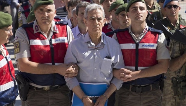 У Туреччині за участь у путчі 17 обвинуваченим дали 141 довічне