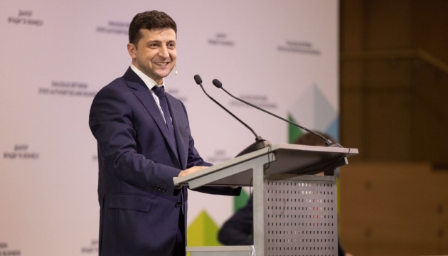 Zelensky urges businessmen to invest in Ukraine's development