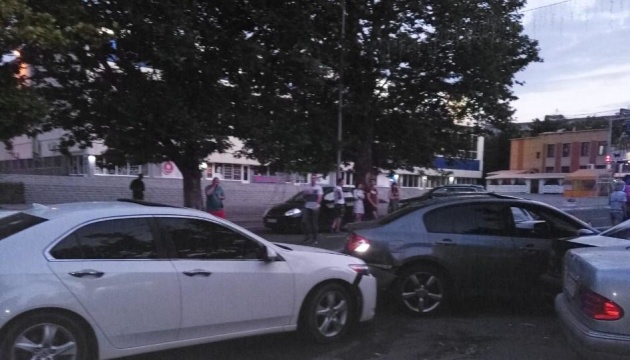На Одещині п'яний водій протаранив п'ять автівок