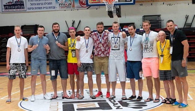 Львівські баскетболісти вибороли 