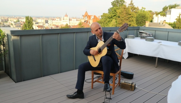 Посли України та Норвегії відкрили гітарний концерт Ференца Берната в Будапешті