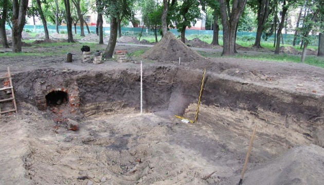 Чернігівські археологи відкопали залишки давньоруського валу
