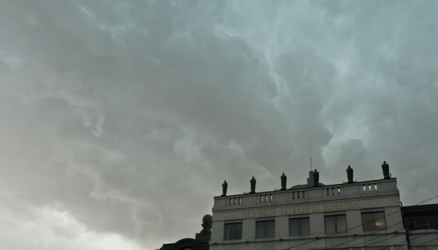 На початку тижня в Україні буде хмарно, подекуди дощі