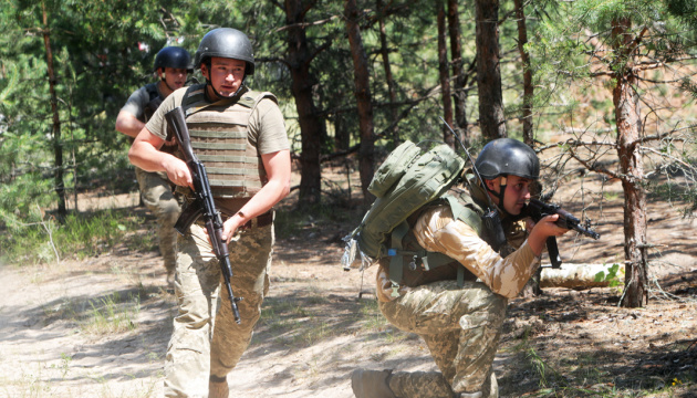 Окупанти п'ять разів обстріляли українські позиції під Новолуганським 