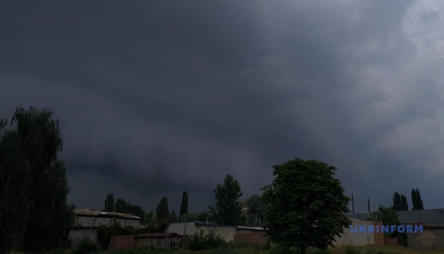 В Україні на завтра оголосили штормове попередження