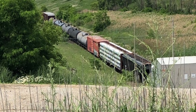 У тунелі між США та Канадою зійшов з колії вантажний поїзд