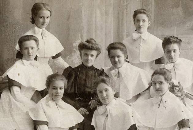 Вихованиці Харківського  пансіону шляхетних дівчат із мадам