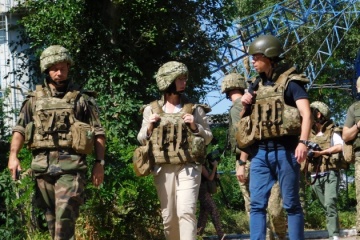 Ministerio de Defensa: La delegación francesa visita la zona de la OFC (Fotos)