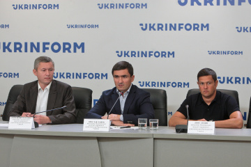 Випускники НАДУ пропонують створити тристоронню групу для модернізації академії