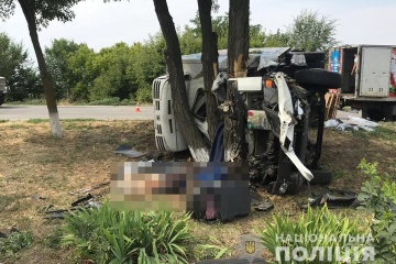 Під Запоріжжям вантажівка влетіла у легковик, є загиблий