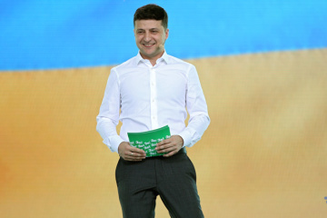 Präsident Selenskyj gibt seine Stimme ab – Video