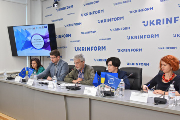 Більше половини партій та їхніх лідерів використовують у FB