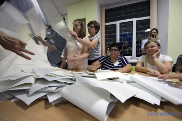 На Закарпатті ОПОРА зафіксувала масове “переписування” протоколів