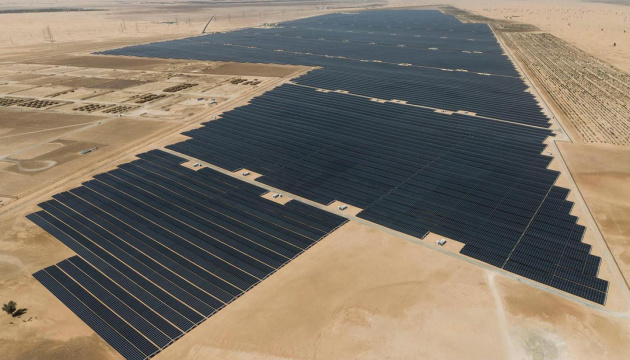В ОАЕ запустили найбільшу у світі сонячну електростанцію