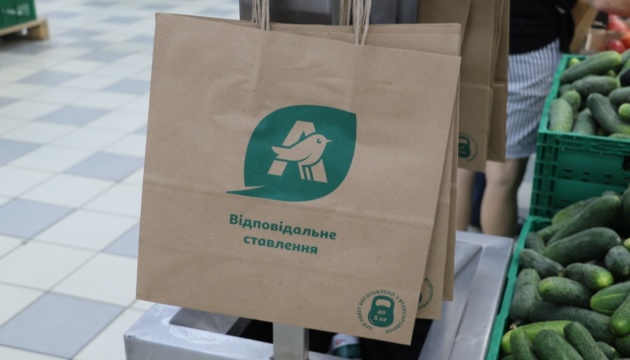 День без поліетилену: у Житомирі продають екосумки і паперові пакети