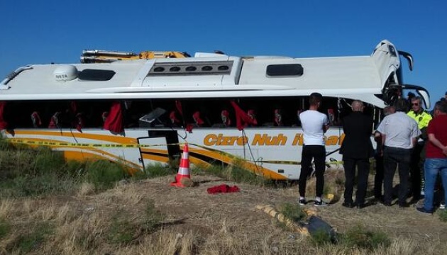 У Туреччині перекинувся автобус, десятки постраждалих