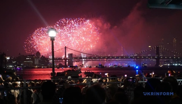 У Нью-Йорку День незалежності США відсвяткували грандіозним салютом