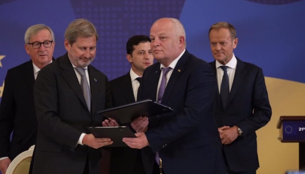 L'Ukraine et l'UE signent cinq accords financiers (photos)
