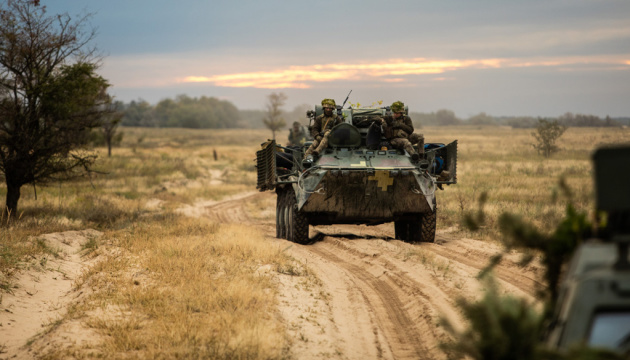 Donbass : 8 attaques contre les troupes ukrainiennes, un soldat blessé