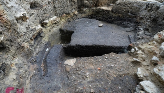 Археологи виявили нові знахідки на місці фонтану у Львові