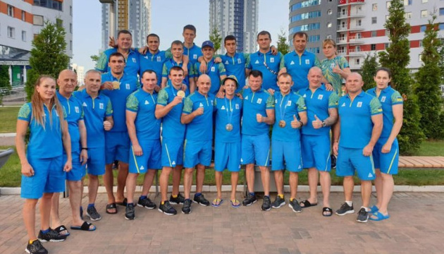 Збірна України з боксу подарувала інвентар одеській спортивній школі Збірна України з боксу подарувала інвентар одеській спортивній школі
