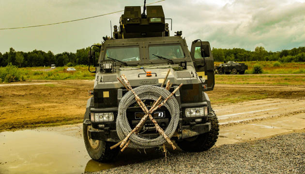 Ukrainian paratroopers test armored personnel carriers