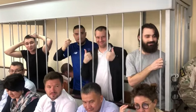 Росія продовжила арешт українським морякам іще на 3 місяці