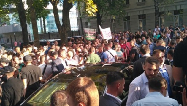 Харків'яни заблокували кортеж Зеленського, вимагаючи допомоги у розв'язанні проблем