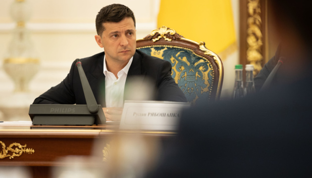 Zelensky retira a 11 embajadores de Ucrania