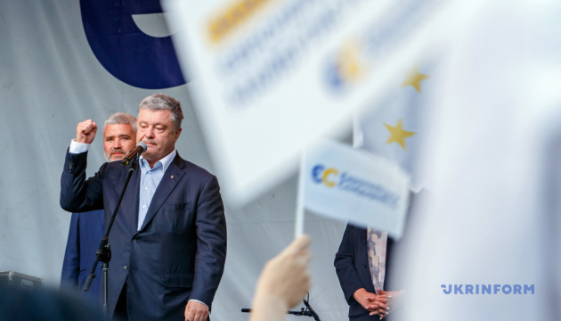 Poroschenko nennt Bedingungen der Zusammenarbeit mit Selenskyj