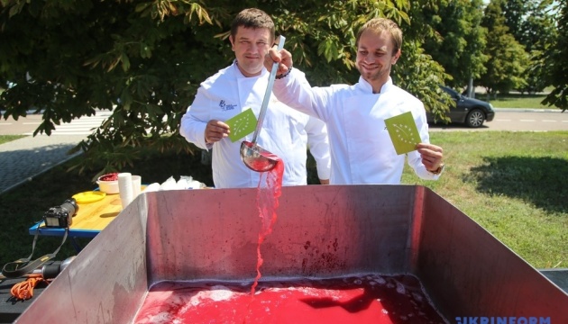 На Херсонщині завдяки кизилу встановили кулінарний рекорд України