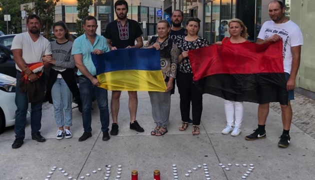 Українці у Португалії вшанували жертв МН17 і нагадали, що Росія – терорист