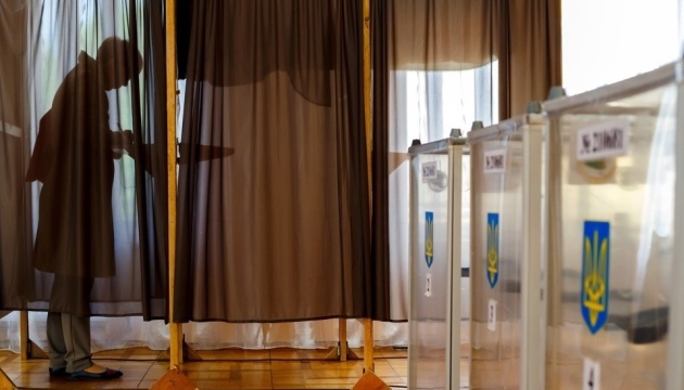 Elecciones parlamentarias en Ucrania: Mayoría unipartidista y otras opciones  
