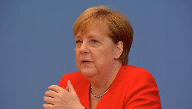 Angela Merkel rend une dernière visite à Vladimir Poutine en pleine crise afghane