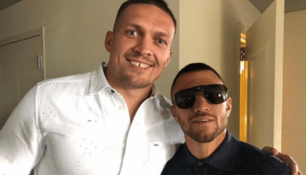 Lomachenko und Usyk besuchen in London Boxkampf Whyte - Rivas