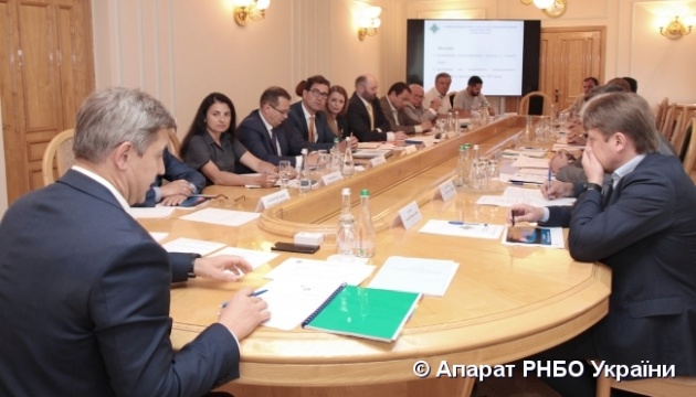 На РНБО обговорили забезпечення газом споживачів та функціонування ГТС На РНБО обговорили забезпечення газом споживачів та функціонування ГТС