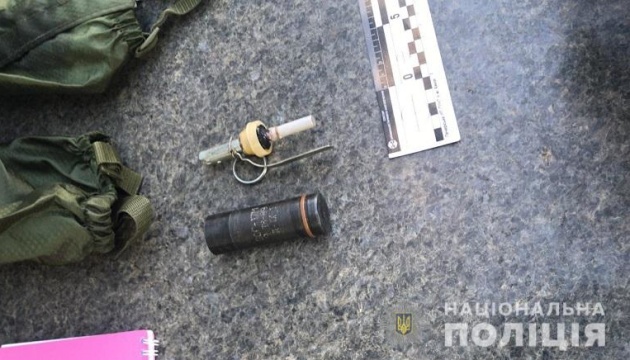 Біля Верховної Ради затримали дезертира з гранатою