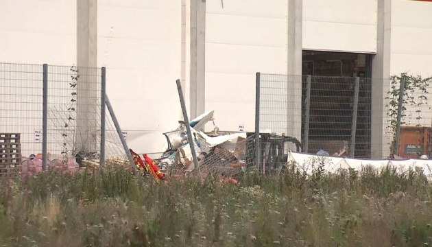 У Німеччині літак упав на гіпермаркет, є загиблі